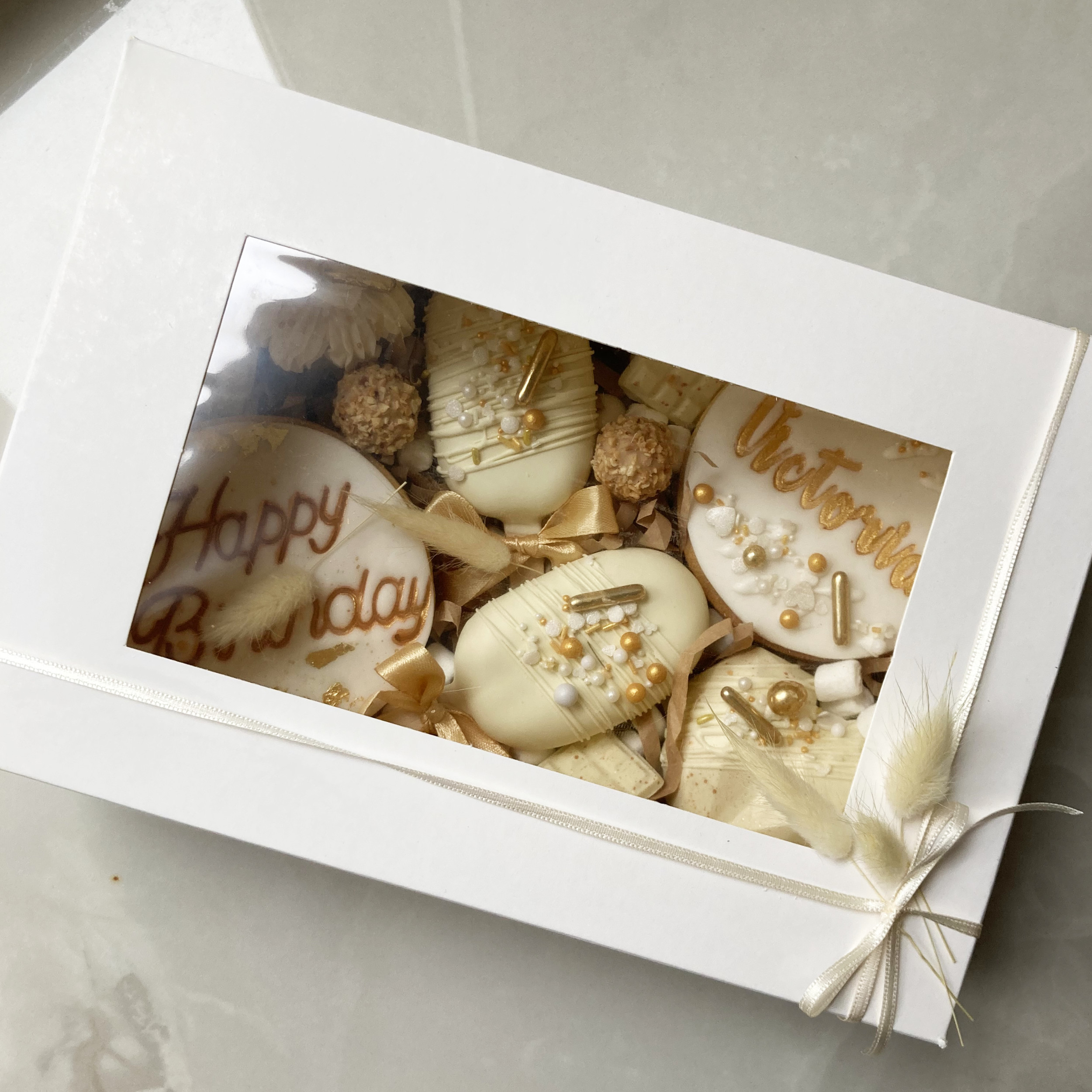 "Happy Birthday" Box  in weiß-gold